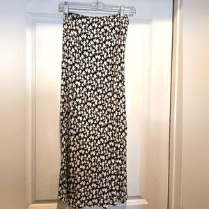Carly Jean Los Angeles, Floral Black and White Skirt, Size S